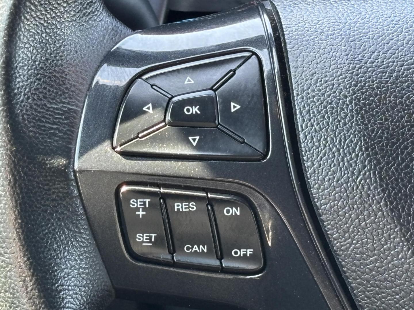 2017 WHITE /Black Cloth FORD EXPLORER XLT (1FM5K8D8XHG) with an 3.5L engine, Automatic transmission, located at 11170 Summerlin Square Dr., Fort Myers Beach, FL, 33931, (239) 999-7777, 26.493546, -81.941628 - 1 Owner No Damage No Accident Carfax 3rd Row - Photo#28