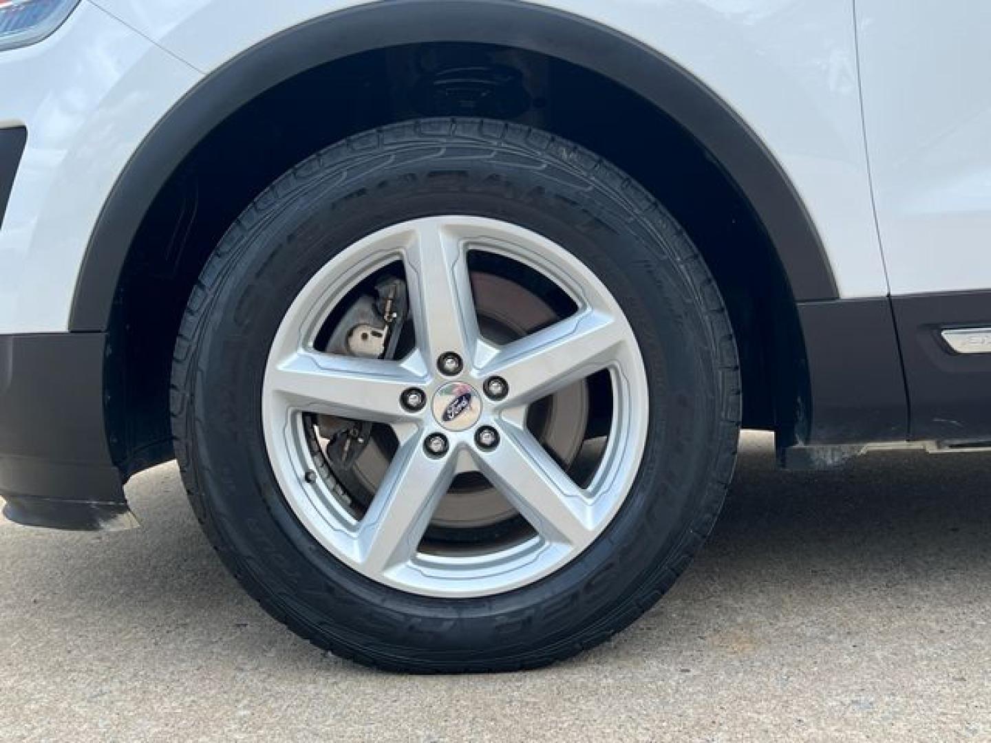 2017 WHITE /Black Cloth FORD EXPLORER XLT (1FM5K8D8XHG) with an 3.5L engine, Automatic transmission, located at 11170 Summerlin Square Dr., Fort Myers Beach, FL, 33931, (239) 999-7777, 26.493546, -81.941628 - 1 Owner No Damage No Accident Carfax 3rd Row - Photo#41