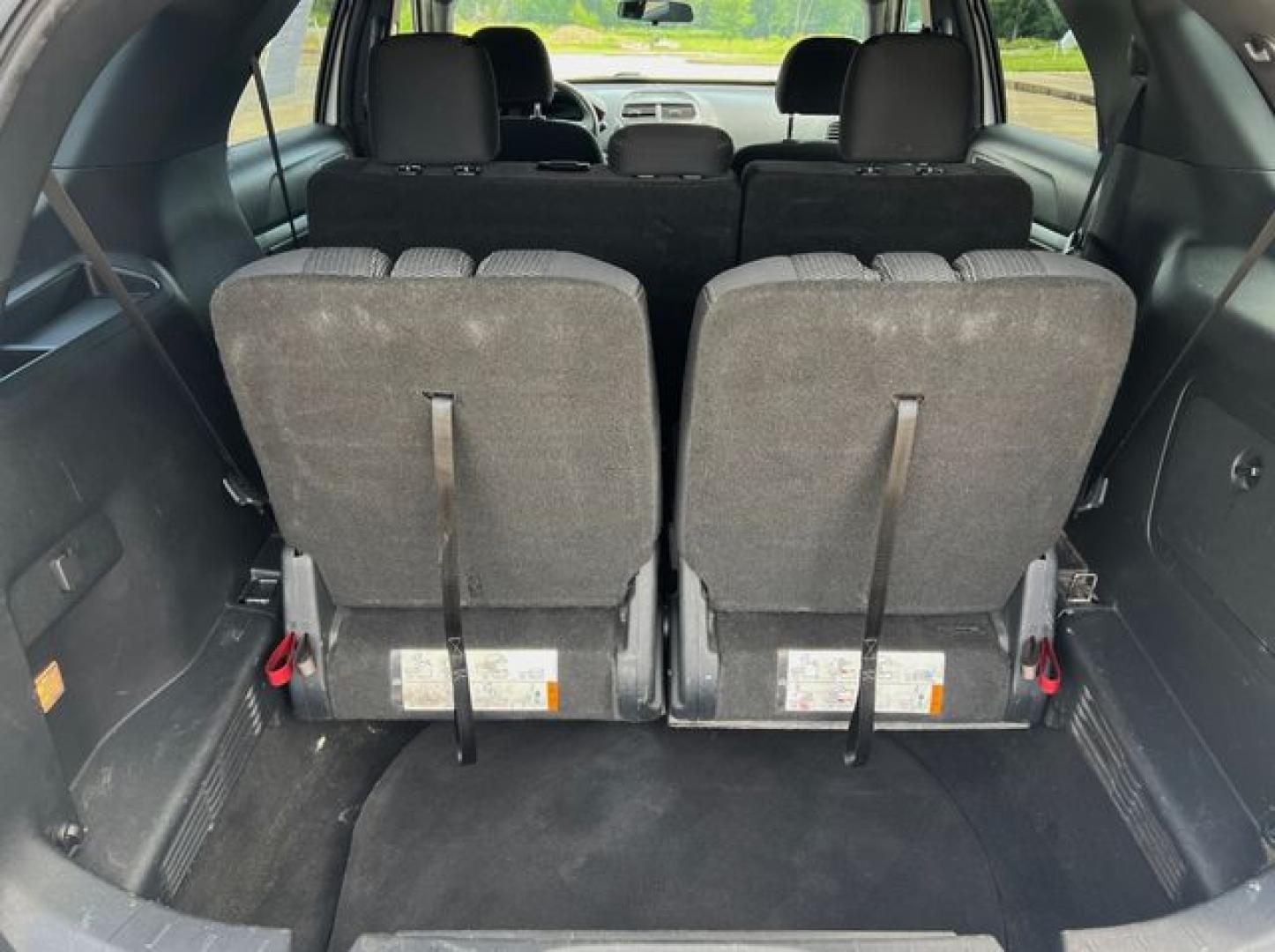 2017 WHITE /Black Cloth FORD EXPLORER XLT (1FM5K8D8XHG) with an 3.5L engine, Automatic transmission, located at 11170 Summerlin Square Dr., Fort Myers Beach, FL, 33931, (239) 999-7777, 26.493546, -81.941628 - 1 Owner No Damage No Accident Carfax 3rd Row - Photo#9