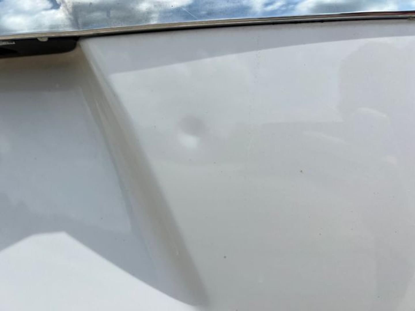 2017 WHITE /Black Cloth FORD EXPLORER XLT (1FM5K8D8XHG) with an 3.5L engine, Automatic transmission, located at 11170 Summerlin Square Dr., Fort Myers Beach, FL, 33931, (239) 999-7777, 26.493546, -81.941628 - 1 Owner No Damage No Accident Carfax 3rd Row - Photo#51