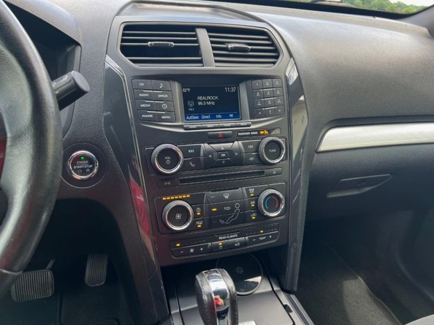 2017 WHITE /Black Cloth FORD EXPLORER XLT (1FM5K8D8XHG) with an 3.5L engine, Automatic transmission, located at 11170 Summerlin Square Dr., Fort Myers Beach, FL, 33931, (239) 999-7777, 26.493546, -81.941628 - 1 Owner No Damage No Accident Carfax 3rd Row - Photo#30