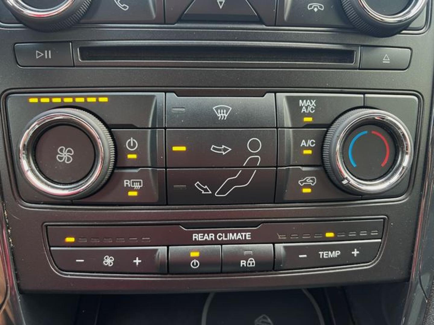 2017 WHITE /Black Cloth FORD EXPLORER XLT (1FM5K8D8XHG) with an 3.5L engine, Automatic transmission, located at 11170 Summerlin Square Dr., Fort Myers Beach, FL, 33931, (239) 999-7777, 26.493546, -81.941628 - 1 Owner No Damage No Accident Carfax 3rd Row - Photo#33