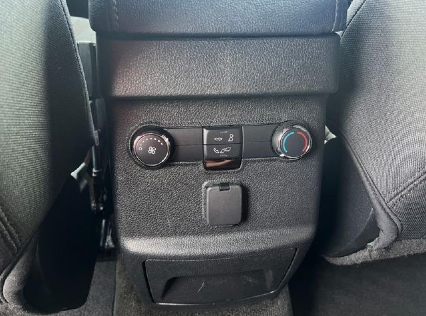 2017 WHITE /Black Cloth FORD EXPLORER XLT (1FM5K8D8XHG) with an 3.5L engine, Automatic transmission, located at 11170 Summerlin Square Dr., Fort Myers Beach, FL, 33931, (239) 999-7777, 26.493546, -81.941628 - 1 Owner No Damage No Accident Carfax 3rd Row - Photo#20