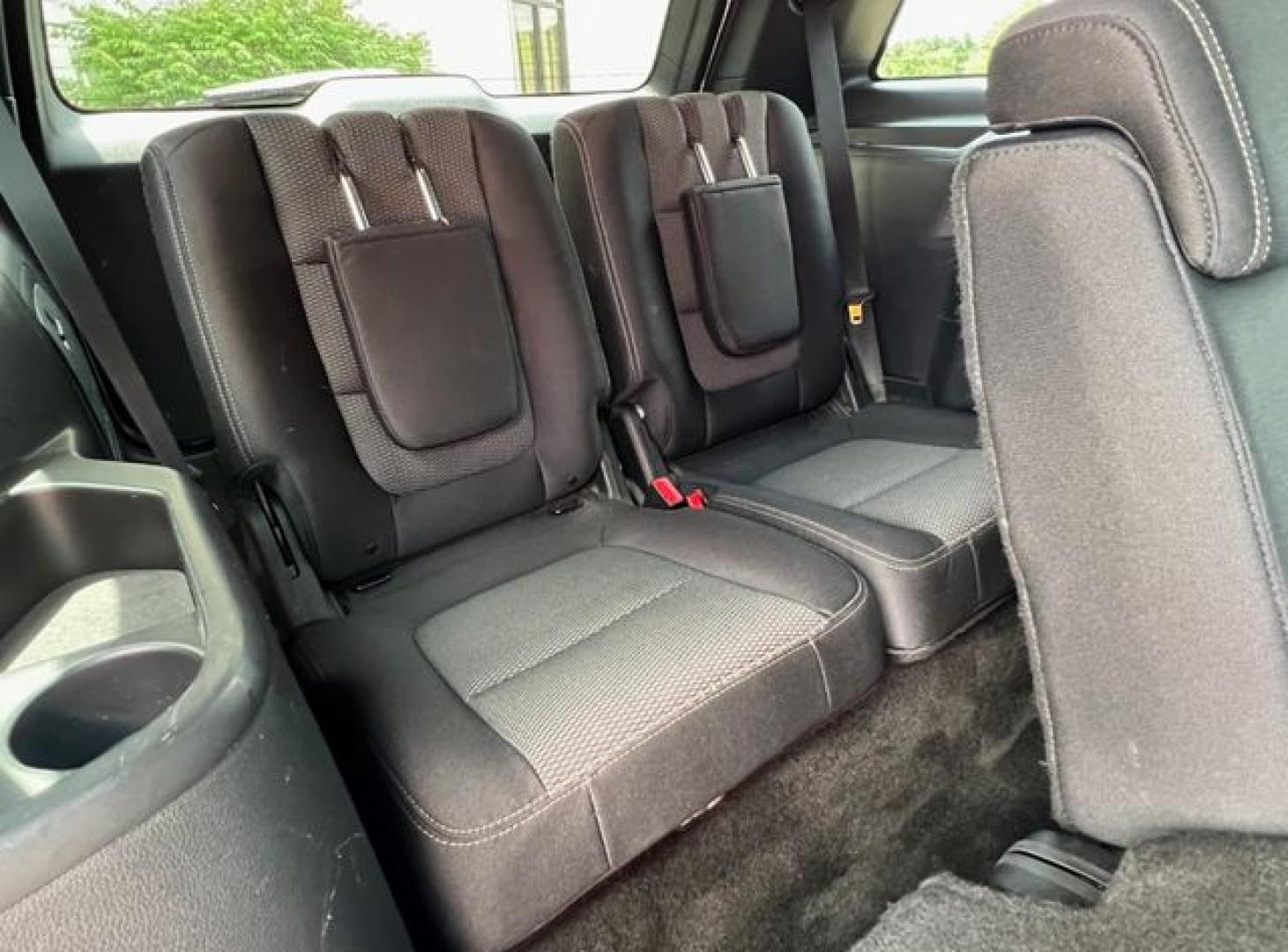 2017 WHITE /Black Cloth FORD EXPLORER XLT (1FM5K8D8XHG) with an 3.5L engine, Automatic transmission, located at 11170 Summerlin Square Dr., Fort Myers Beach, FL, 33931, (239) 999-7777, 26.493546, -81.941628 - 1 Owner No Damage No Accident Carfax 3rd Row - Photo#22