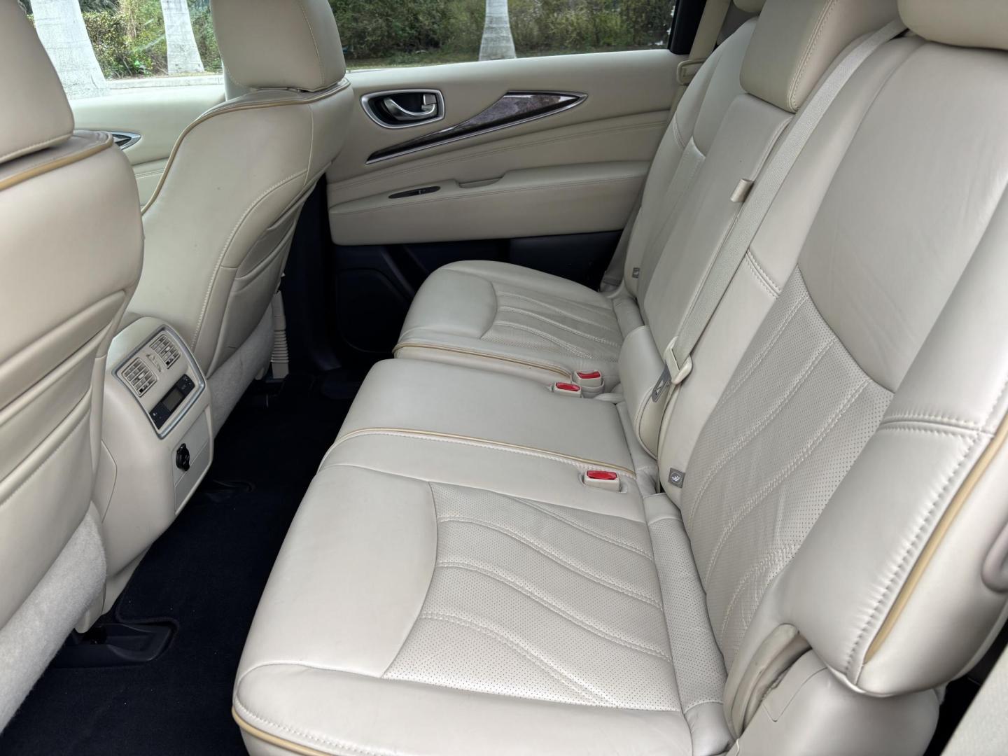 2015 WHITE /Tan Leather INFINITI QX60 SUV (5N1AL0MM7FC) with an 3.5L engine, Continuously Variable transmission, located at 11170 Summerlin Square Dr., Fort Myers Beach, FL, 33931, (239) 999-7777, 26.493546, -81.941628 - Photo#11