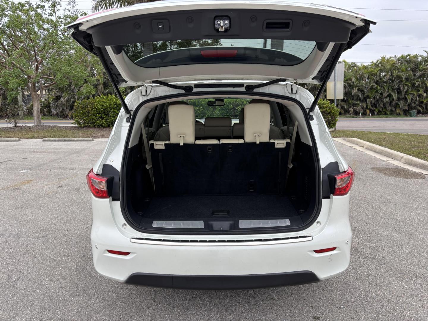 2015 WHITE /Tan Leather INFINITI QX60 SUV (5N1AL0MM7FC) with an 3.5L engine, Continuously Variable transmission, located at 11170 Summerlin Square Dr., Fort Myers Beach, FL, 33931, (239) 999-7777, 26.493546, -81.941628 - Photo#19