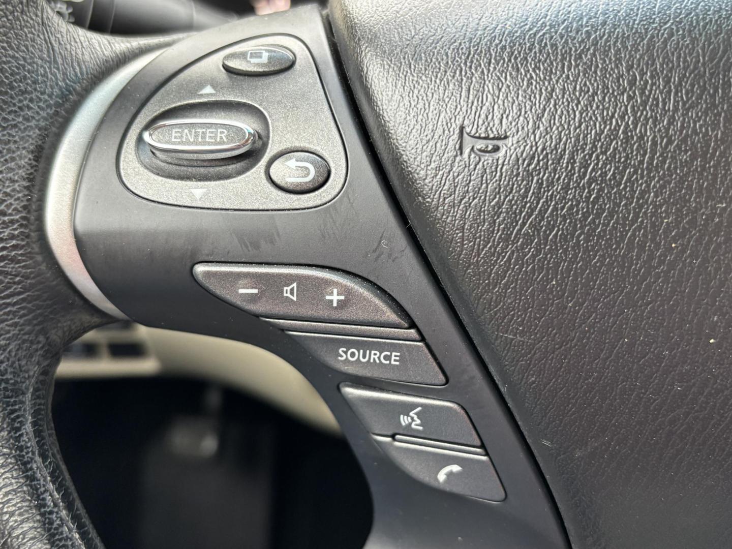 2015 WHITE /Tan Leather INFINITI QX60 SUV (5N1AL0MM7FC) with an 3.5L engine, Continuously Variable transmission, located at 11170 Summerlin Square Dr., Fort Myers Beach, FL, 33931, (239) 999-7777, 26.493546, -81.941628 - Photo#27