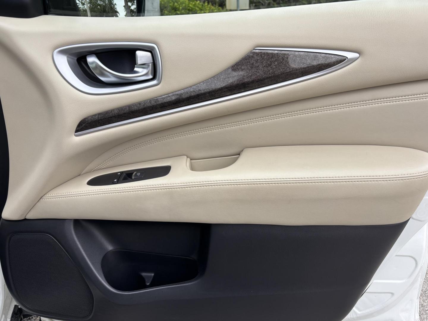 2015 WHITE /Tan Leather INFINITI QX60 SUV (5N1AL0MM7FC) with an 3.5L engine, Continuously Variable transmission, located at 11170 Summerlin Square Dr., Fort Myers Beach, FL, 33931, (239) 999-7777, 26.493546, -81.941628 - Photo#25