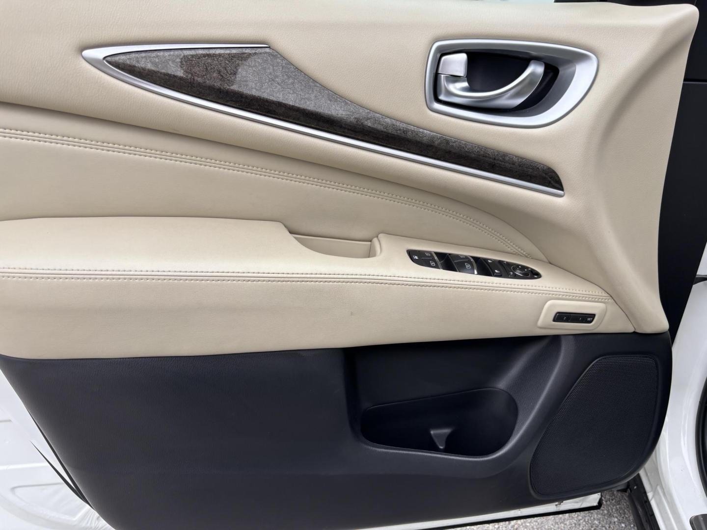 2015 WHITE /Tan Leather INFINITI QX60 SUV (5N1AL0MM7FC) with an 3.5L engine, Continuously Variable transmission, located at 11170 Summerlin Square Dr., Fort Myers Beach, FL, 33931, (239) 999-7777, 26.493546, -81.941628 - Photo#23