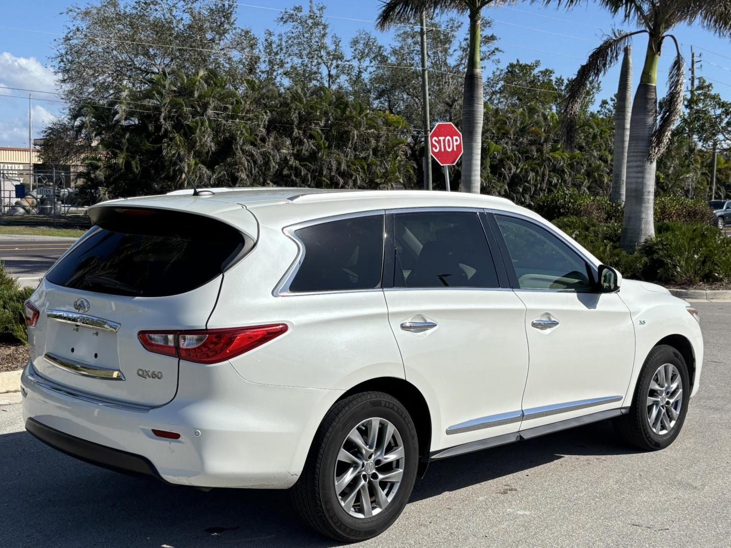 2015 WHITE /Tan Leather INFINITI QX60 SUV (5N1AL0MM7FC) with an 3.5L engine, Continuously Variable transmission, located at 11170 Summerlin Square Dr., Fort Myers Beach, FL, 33931, (239) 999-7777, 26.493546, -81.941628 - Photo#6