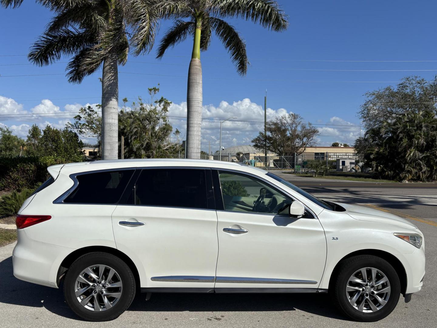2015 WHITE /Tan Leather INFINITI QX60 SUV (5N1AL0MM7FC) with an 3.5L engine, Continuously Variable transmission, located at 11170 Summerlin Square Dr., Fort Myers Beach, FL, 33931, (239) 999-7777, 26.493546, -81.941628 - Photo#3