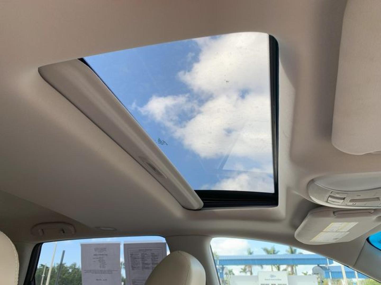 2015 WHITE /Tan Leather INFINITI QX60 SUV (5N1AL0MM7FC) with an 3.5L engine, Continuously Variable transmission, located at 11170 Summerlin Square Dr., Fort Myers Beach, FL, 33931, (239) 999-7777, 26.493546, -81.941628 - Photo#17