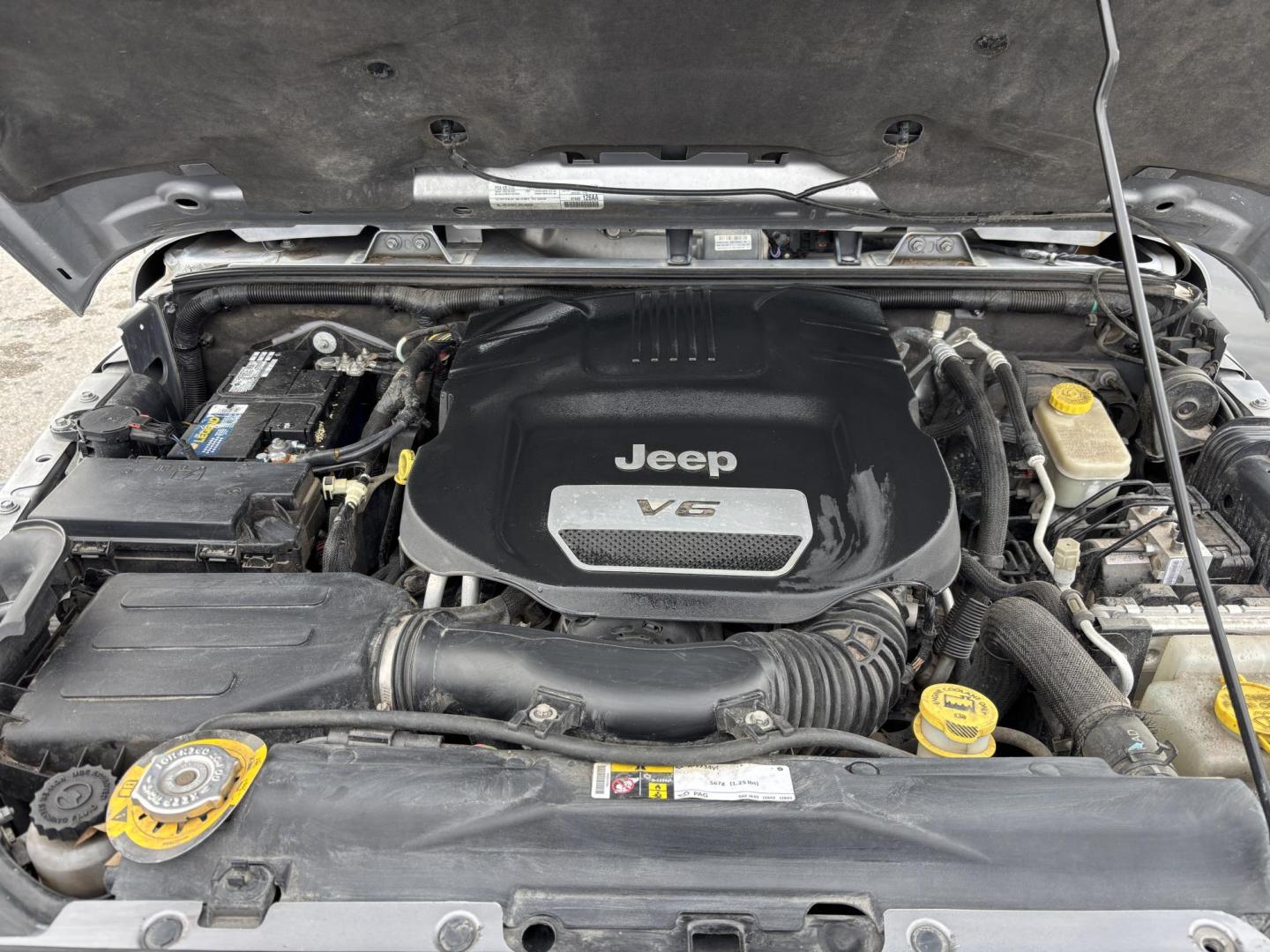 2015 SILVER /Black JEEP WRANGLER SAHARA (1C4AJWBG8FL) with an 3.6L engine, Automatic transmission, located at 11170 Summerlin Square Dr., Fort Myers Beach, FL, 33931, (239) 999-7777, 26.493546, -81.941628 - No Damage No Accident Carfax - Photo#25
