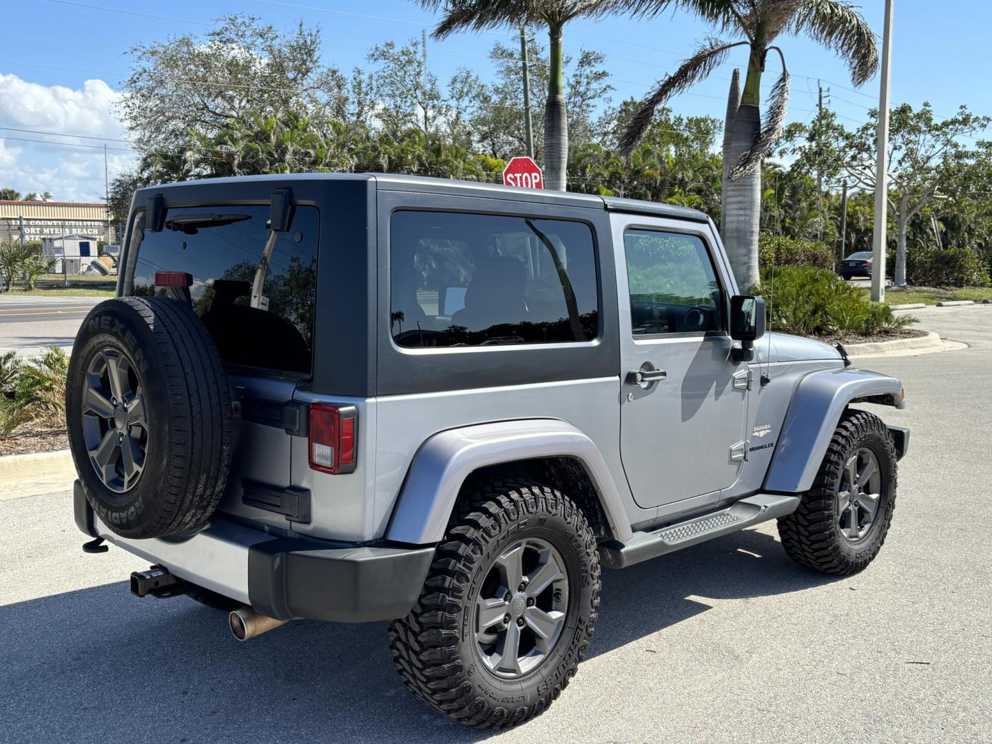 2015 SILVER /Black JEEP WRANGLER SAHARA (1C4AJWBG8FL) with an 3.6L engine, Automatic transmission, located at 11170 Summerlin Square Dr., Fort Myers Beach, FL, 33931, (239) 999-7777, 26.493546, -81.941628 - No Damage No Accident Carfax - Photo#6