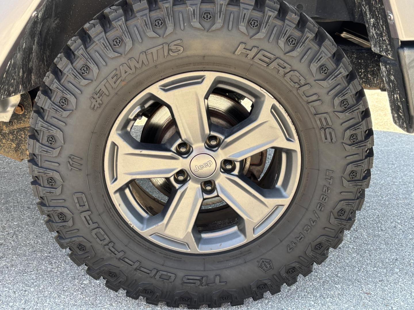 2015 SILVER /Black JEEP WRANGLER SAHARA (1C4AJWBG8FL) with an 3.6L engine, Automatic transmission, located at 11170 Summerlin Square Dr., Fort Myers Beach, FL, 33931, (239) 999-7777, 26.493546, -81.941628 - No Damage No Accident Carfax - Photo#30