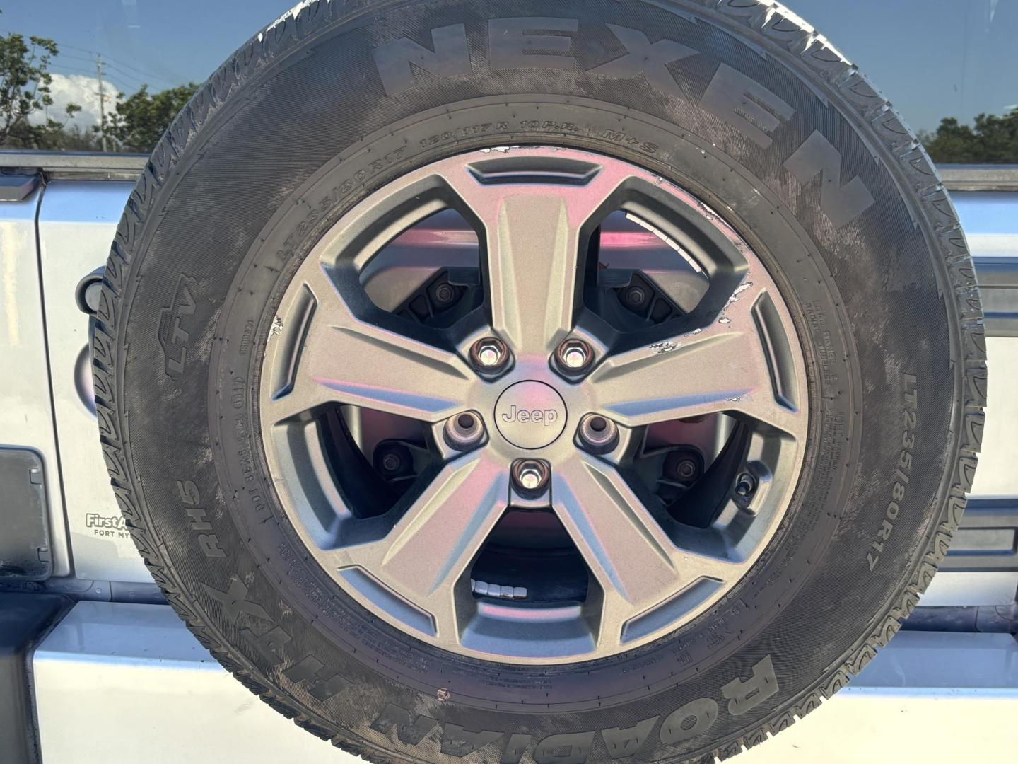 2015 SILVER /Black JEEP WRANGLER SAHARA (1C4AJWBG8FL) with an 3.6L engine, Automatic transmission, located at 11170 Summerlin Square Dr., Fort Myers Beach, FL, 33931, (239) 999-7777, 26.493546, -81.941628 - No Damage No Accident Carfax - Photo#33