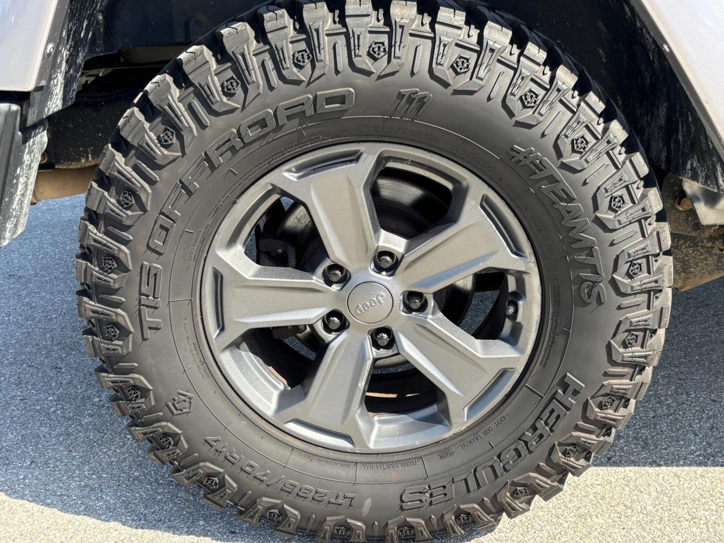 2015 SILVER /Black JEEP WRANGLER SAHARA (1C4AJWBG8FL) with an 3.6L engine, Automatic transmission, located at 11170 Summerlin Square Dr., Fort Myers Beach, FL, 33931, (239) 999-7777, 26.493546, -81.941628 - No Damage No Accident Carfax - Photo#31