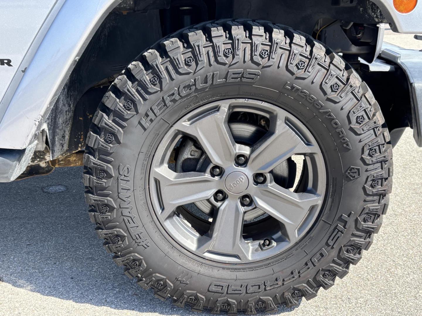 2015 SILVER /Black JEEP WRANGLER SAHARA (1C4AJWBG8FL) with an 3.6L engine, Automatic transmission, located at 11170 Summerlin Square Dr., Fort Myers Beach, FL, 33931, (239) 999-7777, 26.493546, -81.941628 - No Damage No Accident Carfax - Photo#32
