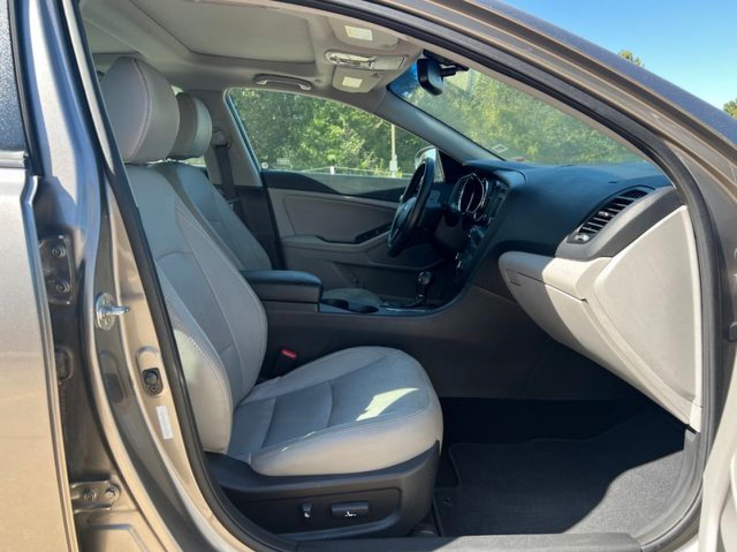 2013 BROWN /Tan Leather Kia Optima EX (5XXGN4A70DG) with an 2.4L L4 DOHC 16V engine, 6-Speed Automatic transmission, located at 11170 Summerlin Square Dr., Fort Myers Beach, FL, 33931, (239) 999-7777, 26.493546, -81.941628 - Photo#23