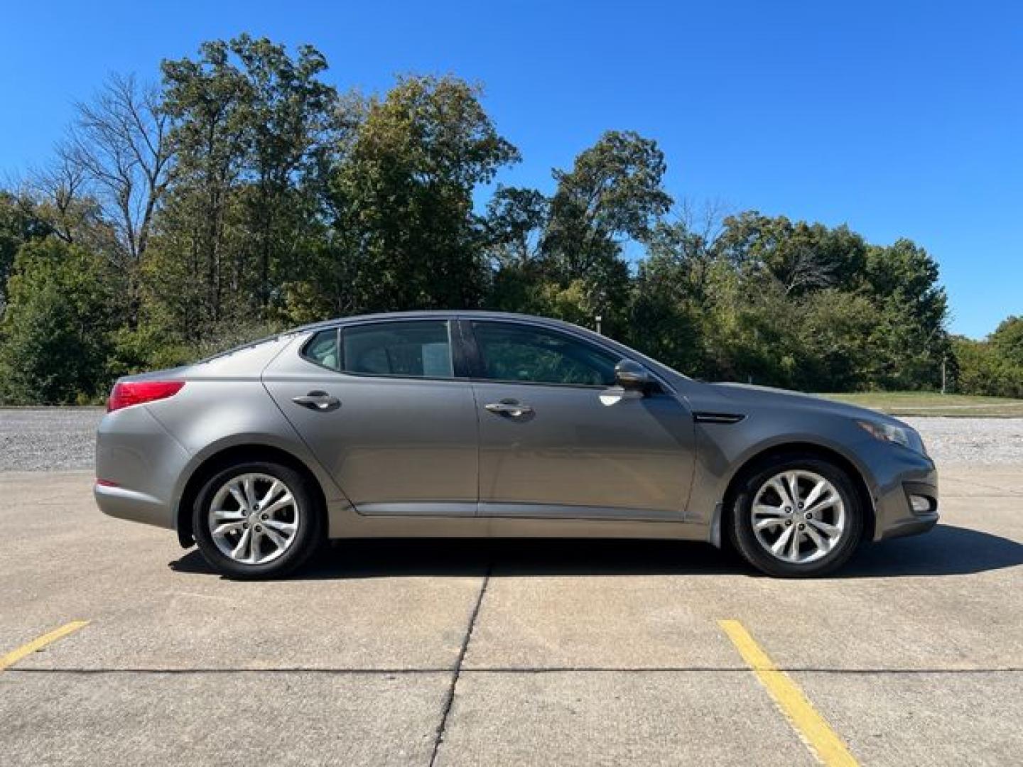 2013 BROWN /Tan Leather Kia Optima EX (5XXGN4A70DG) with an 2.4L L4 DOHC 16V engine, 6-Speed Automatic transmission, located at 11170 Summerlin Square Dr., Fort Myers Beach, FL, 33931, (239) 999-7777, 26.493546, -81.941628 - Photo#32