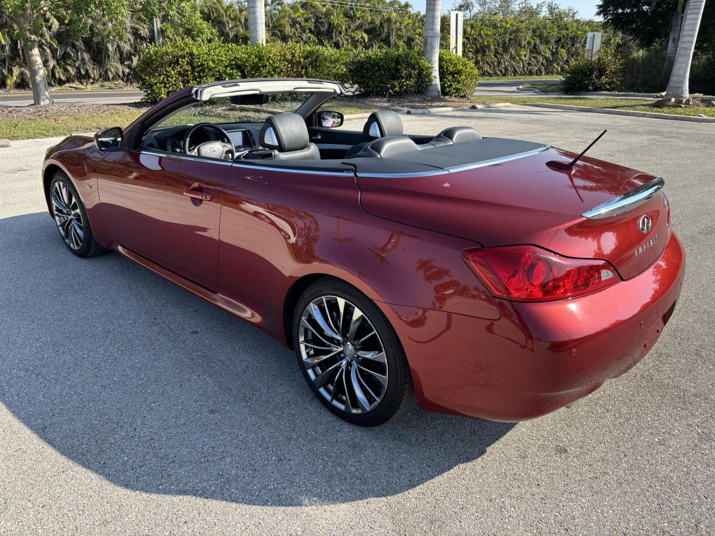2014 RED INFINITI Q60 BASE (JN1CV6FE8EM) with an 3.7L engine, Automatic transmission, located at 11170 Summerlin Square Dr., Fort Myers Beach, FL, 33931, (239) 999-7777, 26.493546, -81.941628 - Photo#2