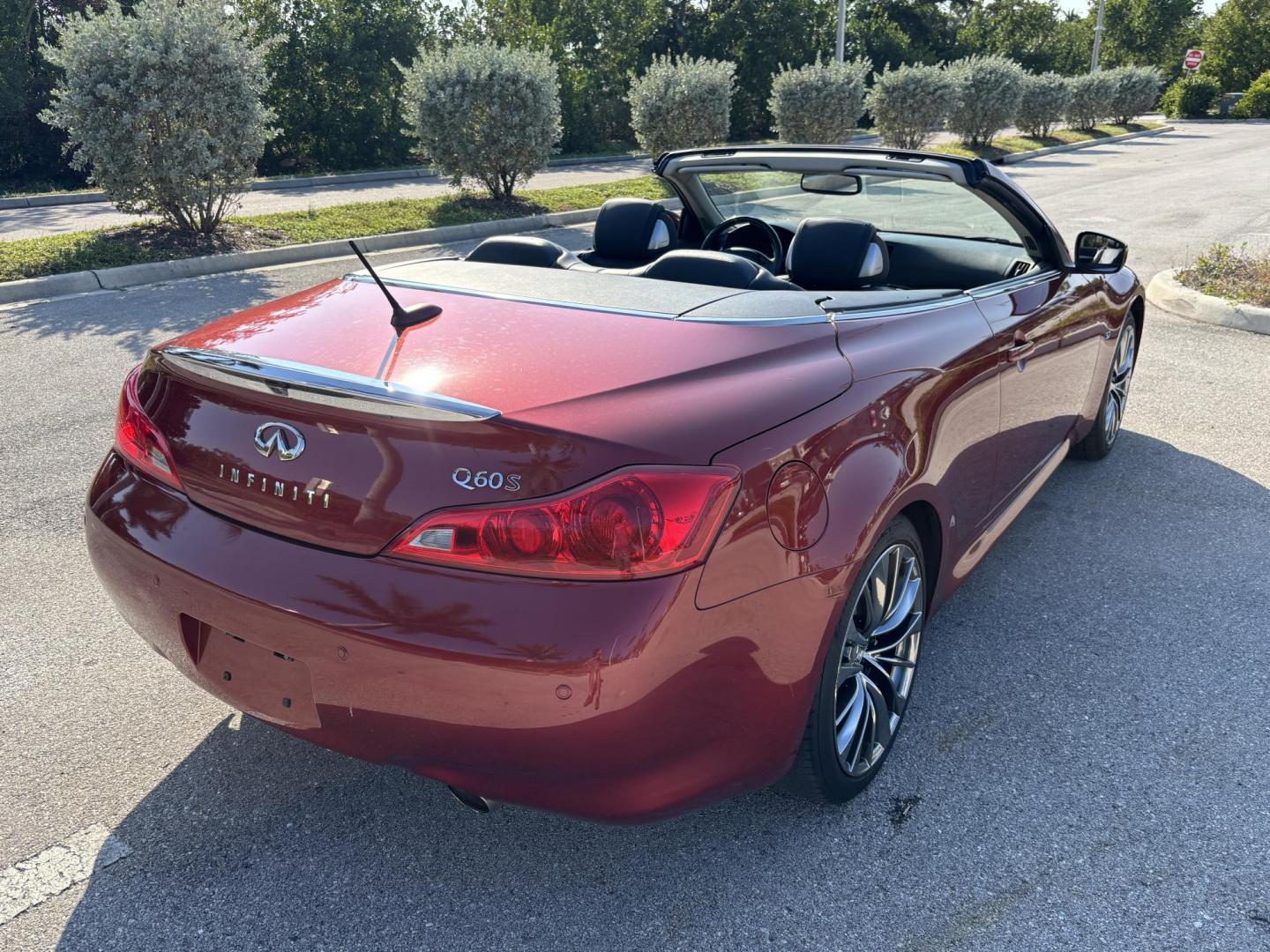 2014 RED INFINITI Q60 BASE (JN1CV6FE8EM) with an 3.7L engine, Automatic transmission, located at 11170 Summerlin Square Dr., Fort Myers Beach, FL, 33931, (239) 999-7777, 26.493546, -81.941628 - Photo#3