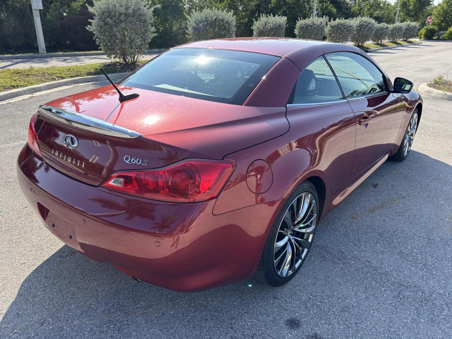 2014 RED INFINITI Q60 BASE (JN1CV6FE8EM) with an 3.7L engine, Automatic transmission, located at 11170 Summerlin Square Dr., Fort Myers Beach, FL, 33931, (239) 999-7777, 26.493546, -81.941628 - Photo#5