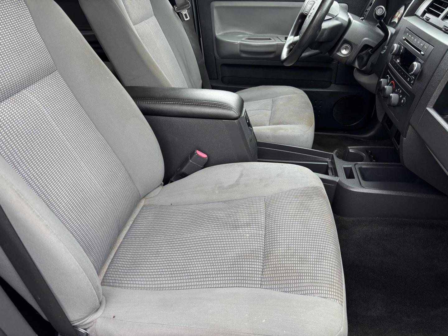 2011 WHITE /Grey Cloth DODGE DAKOTA SLT (1D7RE3GK7BS) with an 3.7L engine, Automatic transmission, located at 11170 Summerlin Square Dr., Fort Myers Beach, FL, 33931, (239) 999-7777, 26.493546, -81.941628 - Photo#4