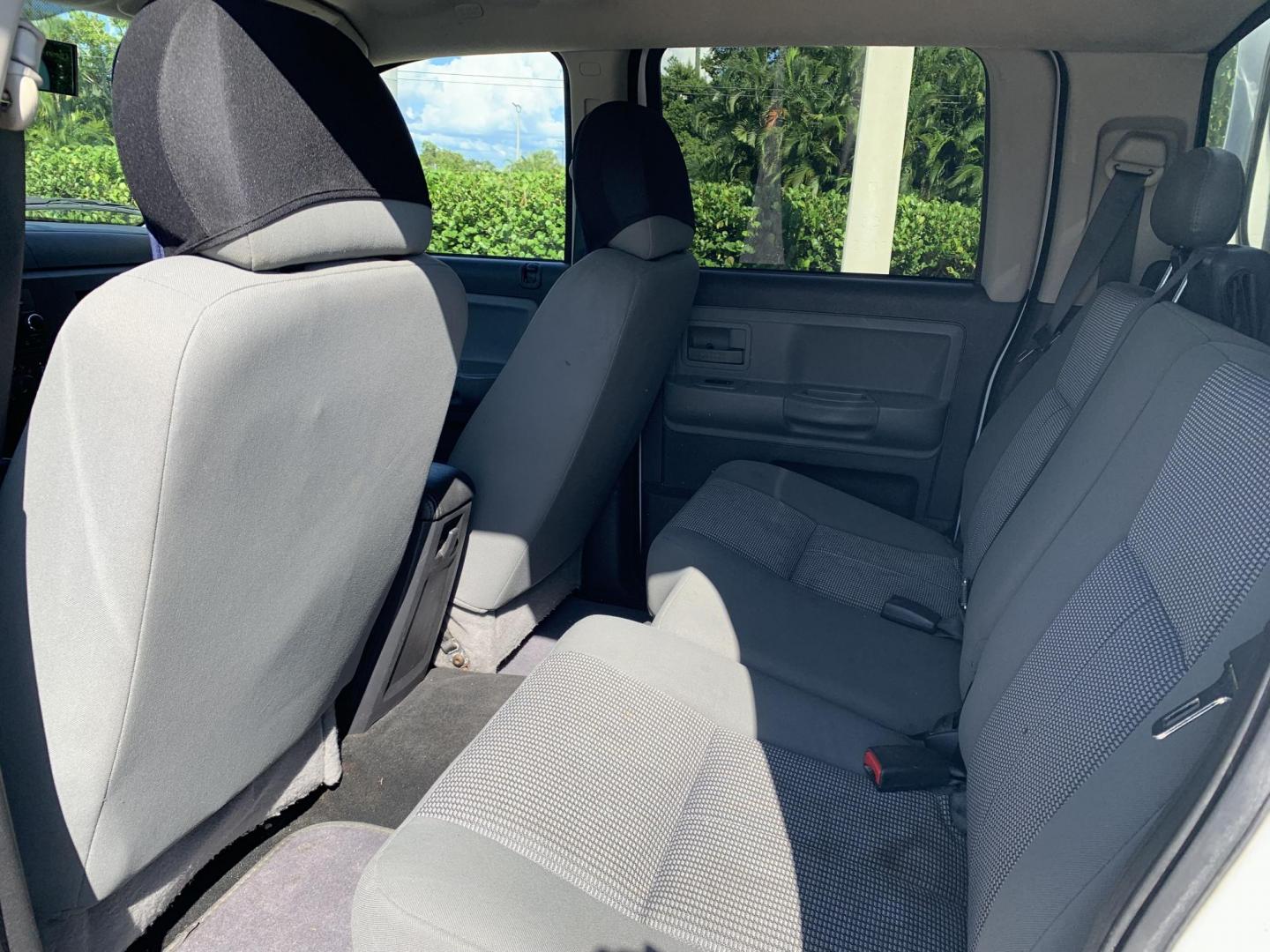 2011 WHITE /Grey Cloth DODGE DAKOTA SLT (1D7RE3GK7BS) with an 3.7L engine, Automatic transmission, located at 11170 Summerlin Square Dr., Fort Myers Beach, FL, 33931, (239) 999-7777, 26.493546, -81.941628 - Photo#8