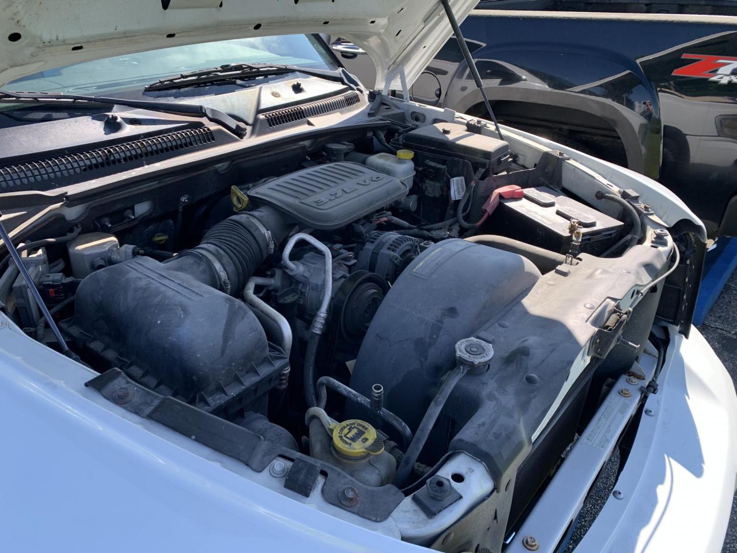 2011 WHITE /Grey Cloth DODGE DAKOTA SLT (1D7RE3GK7BS) with an 3.7L engine, Automatic transmission, located at 11170 Summerlin Square Dr., Fort Myers Beach, FL, 33931, (239) 999-7777, 26.493546, -81.941628 - Photo#12