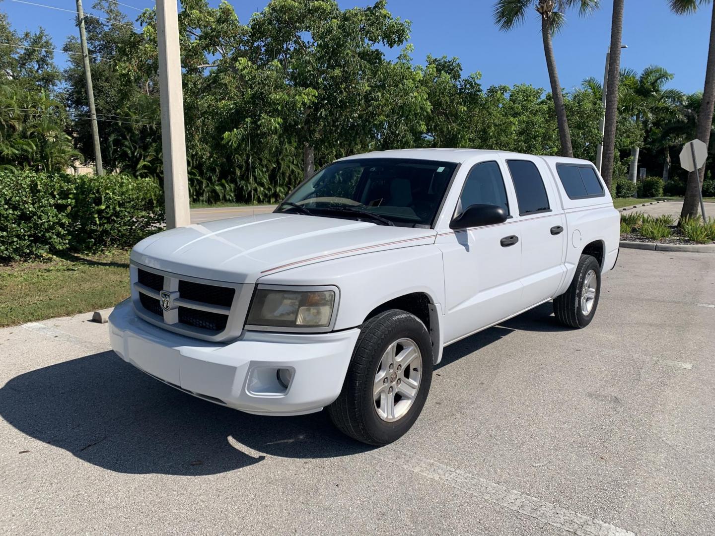 2011 WHITE /Grey Cloth DODGE DAKOTA SLT (1D7RE3GK7BS) with an 3.7L engine, Automatic transmission, located at 11170 Summerlin Square Dr., Fort Myers Beach, FL, 33931, (239) 999-7777, 26.493546, -81.941628 - Photo#0