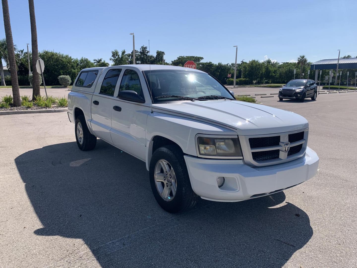 2011 WHITE /Grey Cloth DODGE DAKOTA SLT (1D7RE3GK7BS) with an 3.7L engine, Automatic transmission, located at 11170 Summerlin Square Dr., Fort Myers Beach, FL, 33931, (239) 999-7777, 26.493546, -81.941628 - Photo#2