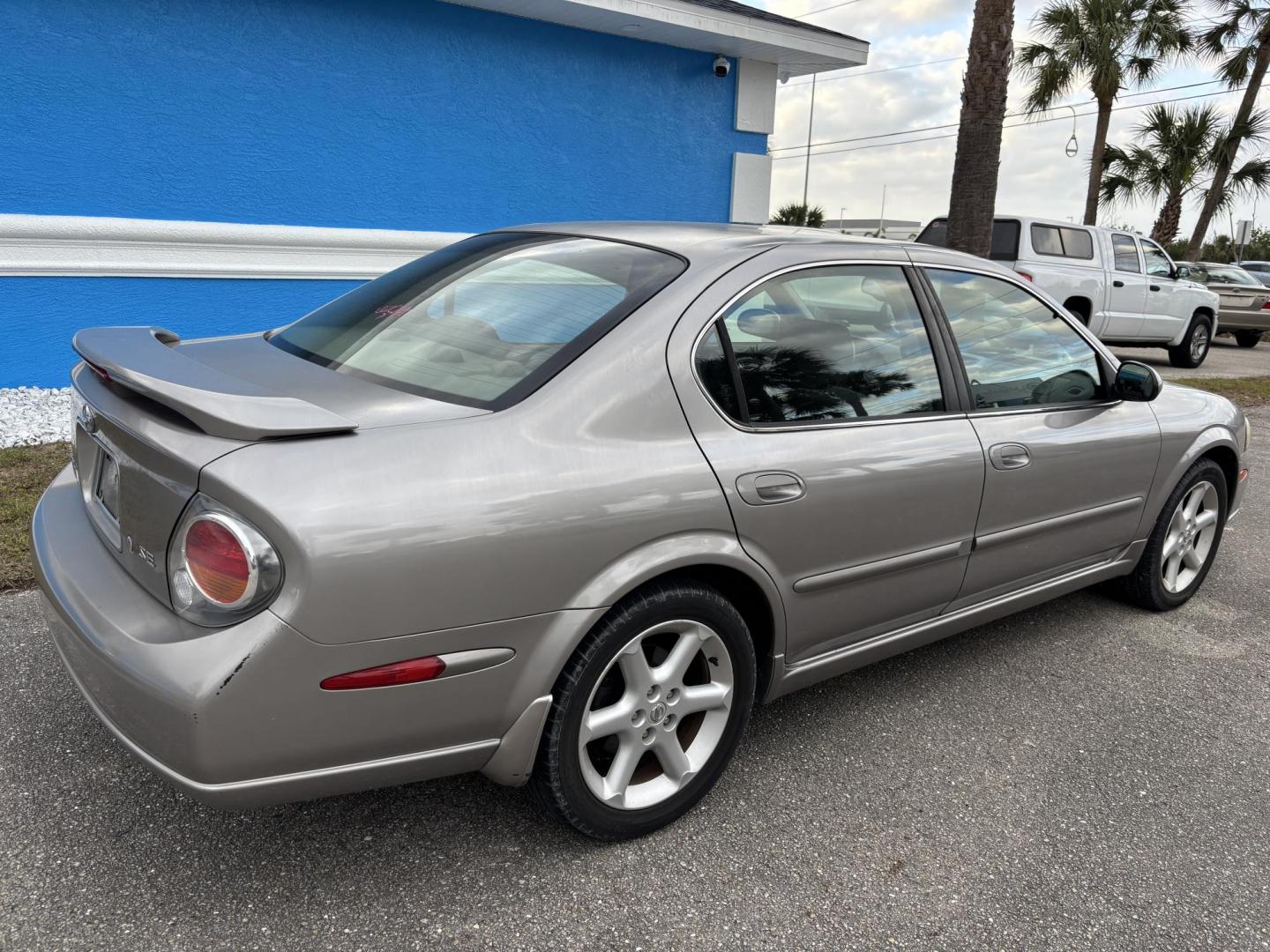 2002 GOLD /GRAY Nissan Maxima GLE (JN1DA31D12T) with an 3.5L V6 DOHC 24V engine, 4-Speed Automatic Overdrive transmission, located at 11170 Summerlin Square Dr., Fort Myers Beach, FL, 33931, (239) 999-7777, 26.493546, -81.941628 - Photo#2