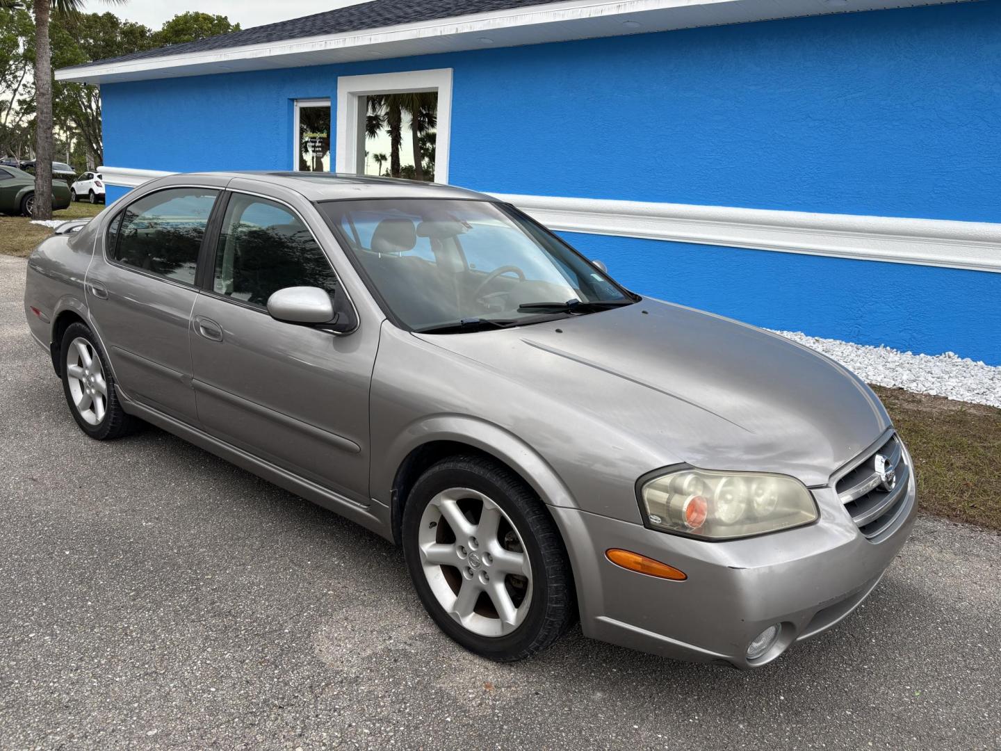2002 GOLD /GRAY Nissan Maxima GLE (JN1DA31D12T) with an 3.5L V6 DOHC 24V engine, 4-Speed Automatic Overdrive transmission, located at 11170 Summerlin Square Dr., Fort Myers Beach, FL, 33931, (239) 999-7777, 26.493546, -81.941628 - Photo#3