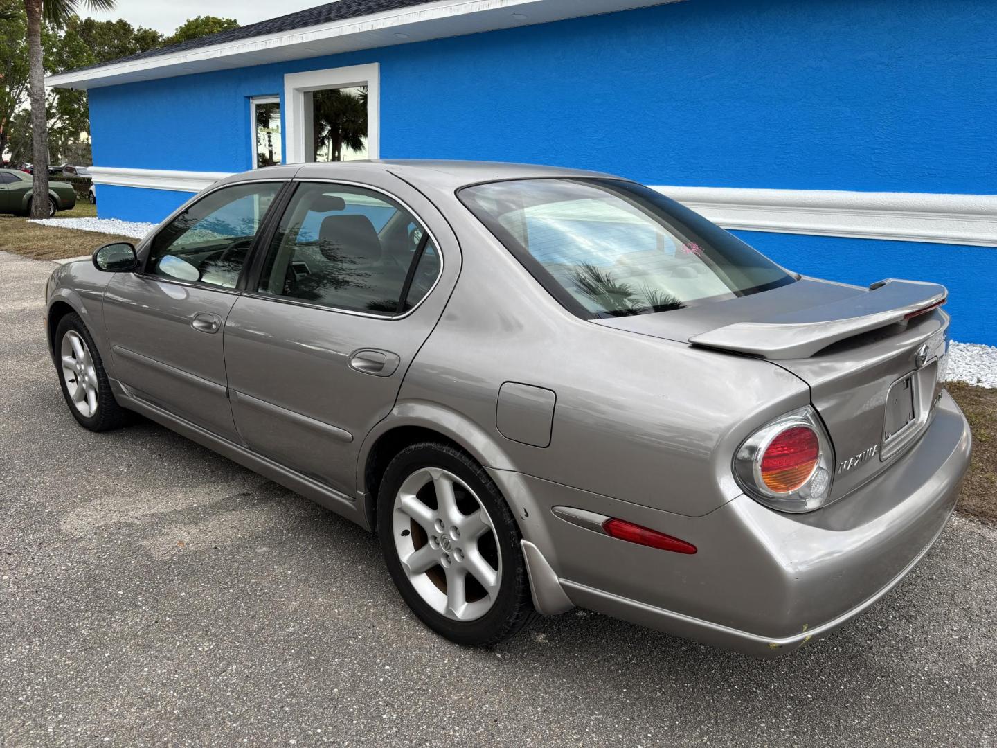 2002 GOLD /GRAY Nissan Maxima GLE (JN1DA31D12T) with an 3.5L V6 DOHC 24V engine, 4-Speed Automatic Overdrive transmission, located at 11170 Summerlin Square Dr., Fort Myers Beach, FL, 33931, (239) 999-7777, 26.493546, -81.941628 - Photo#1