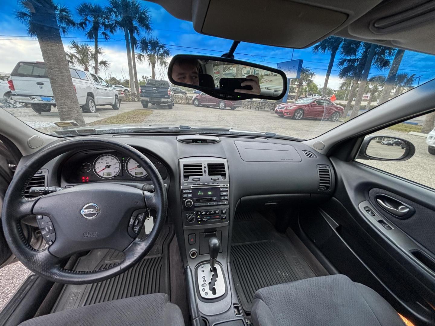 2002 GOLD /GRAY Nissan Maxima GLE (JN1DA31D12T) with an 3.5L V6 DOHC 24V engine, 4-Speed Automatic Overdrive transmission, located at 11170 Summerlin Square Dr., Fort Myers Beach, FL, 33931, (239) 999-7777, 26.493546, -81.941628 - Photo#4