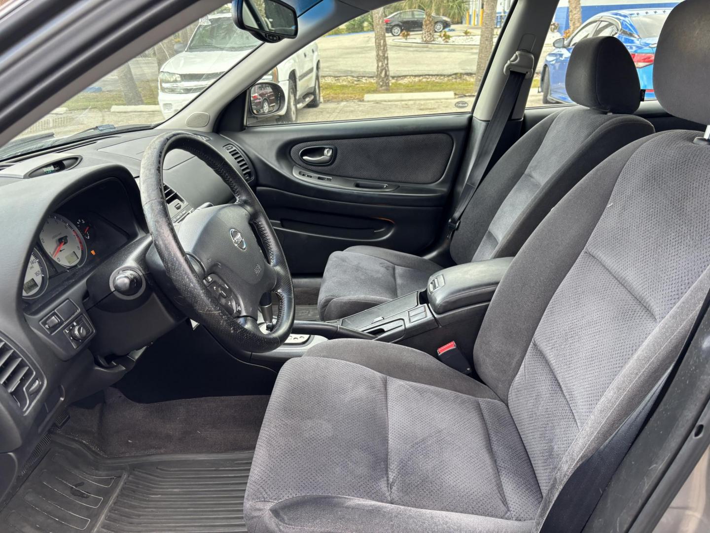 2002 GOLD /GRAY Nissan Maxima GLE (JN1DA31D12T) with an 3.5L V6 DOHC 24V engine, 4-Speed Automatic Overdrive transmission, located at 11170 Summerlin Square Dr., Fort Myers Beach, FL, 33931, (239) 999-7777, 26.493546, -81.941628 - Photo#5