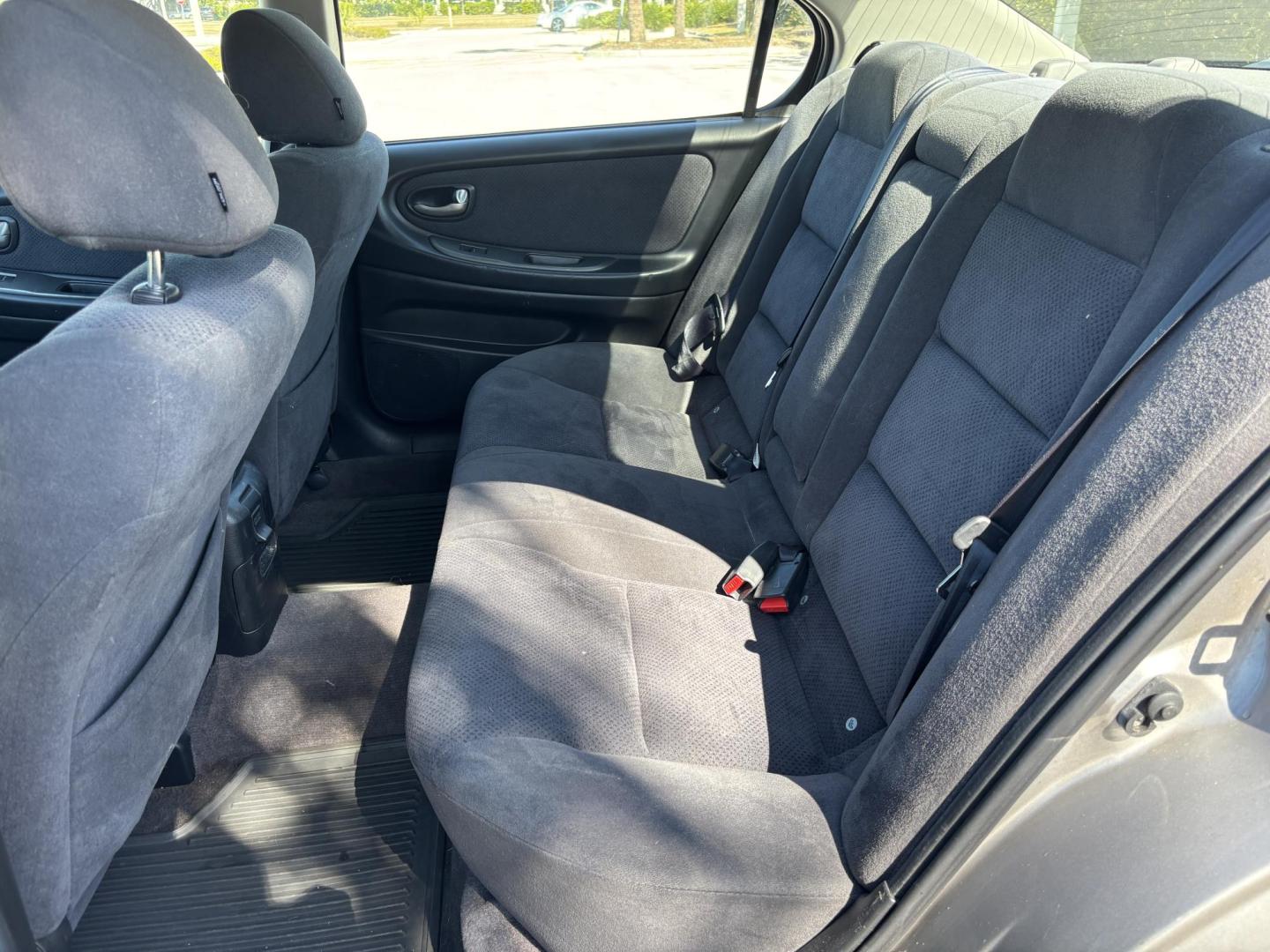 2002 GOLD /GRAY Nissan Maxima GLE (JN1DA31D12T) with an 3.5L V6 DOHC 24V engine, 4-Speed Automatic Overdrive transmission, located at 11170 Summerlin Square Dr., Fort Myers Beach, FL, 33931, (239) 999-7777, 26.493546, -81.941628 - Photo#17