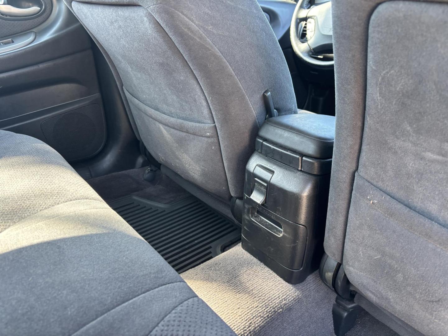 2002 GOLD /GRAY Nissan Maxima GLE (JN1DA31D12T) with an 3.5L V6 DOHC 24V engine, 4-Speed Automatic Overdrive transmission, located at 11170 Summerlin Square Dr., Fort Myers Beach, FL, 33931, (239) 999-7777, 26.493546, -81.941628 - Photo#19