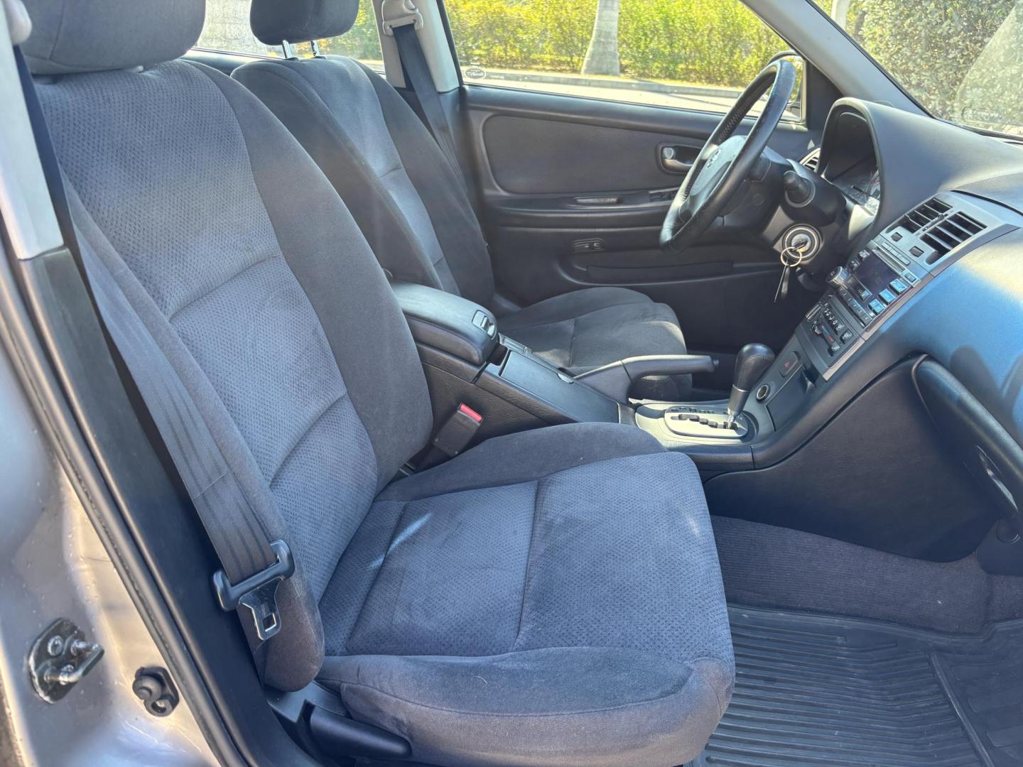 2002 GOLD /GRAY Nissan Maxima GLE (JN1DA31D12T) with an 3.5L V6 DOHC 24V engine, 4-Speed Automatic Overdrive transmission, located at 11170 Summerlin Square Dr., Fort Myers Beach, FL, 33931, (239) 999-7777, 26.493546, -81.941628 - Photo#14