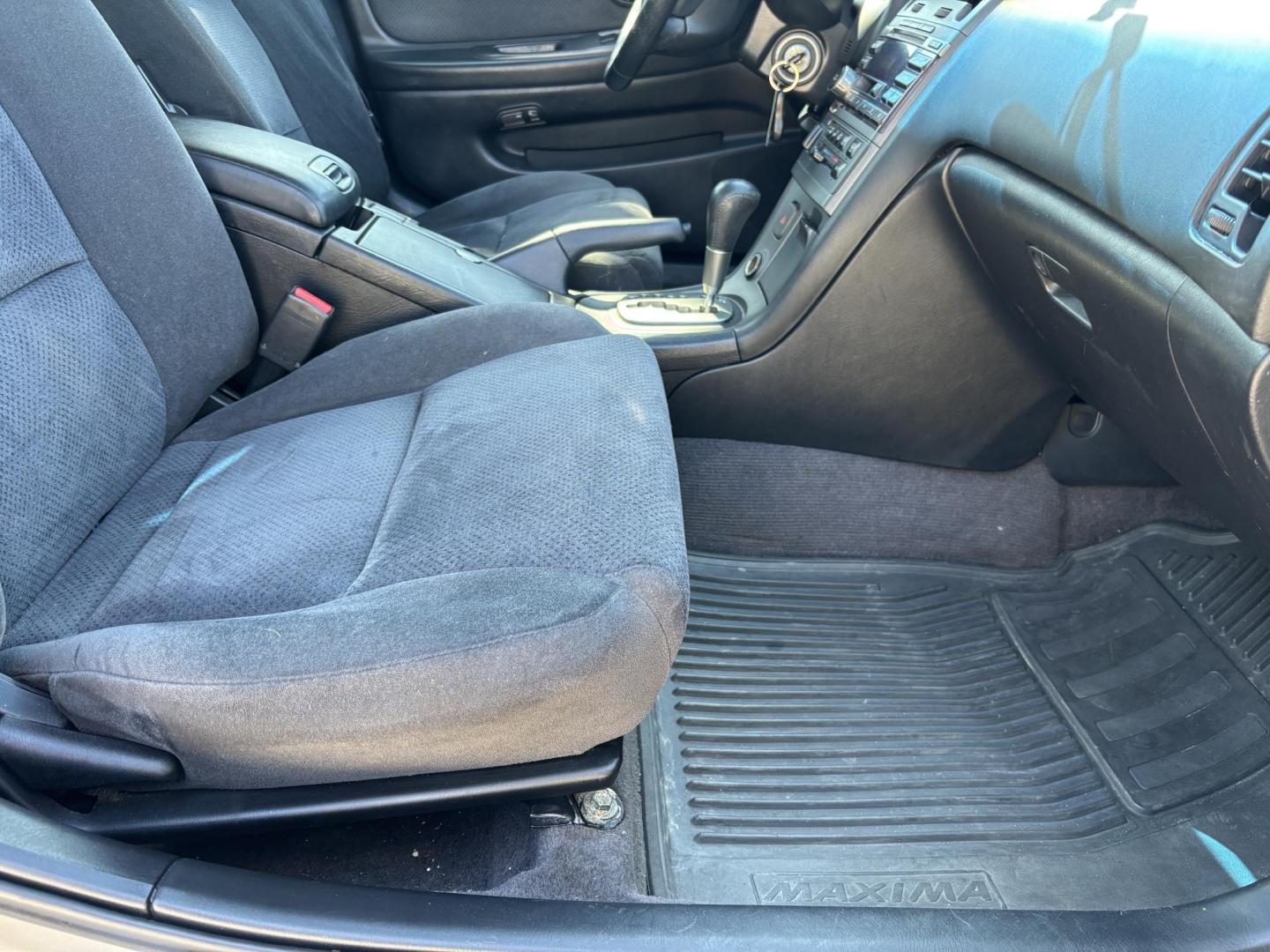 2002 GOLD /GRAY Nissan Maxima GLE (JN1DA31D12T) with an 3.5L V6 DOHC 24V engine, 4-Speed Automatic Overdrive transmission, located at 11170 Summerlin Square Dr., Fort Myers Beach, FL, 33931, (239) 999-7777, 26.493546, -81.941628 - Photo#15