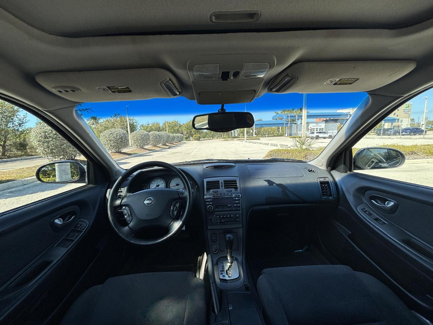 2002 GOLD /GRAY Nissan Maxima GLE (JN1DA31D12T) with an 3.5L V6 DOHC 24V engine, 4-Speed Automatic Overdrive transmission, located at 11170 Summerlin Square Dr., Fort Myers Beach, FL, 33931, (239) 999-7777, 26.493546, -81.941628 - Photo#9