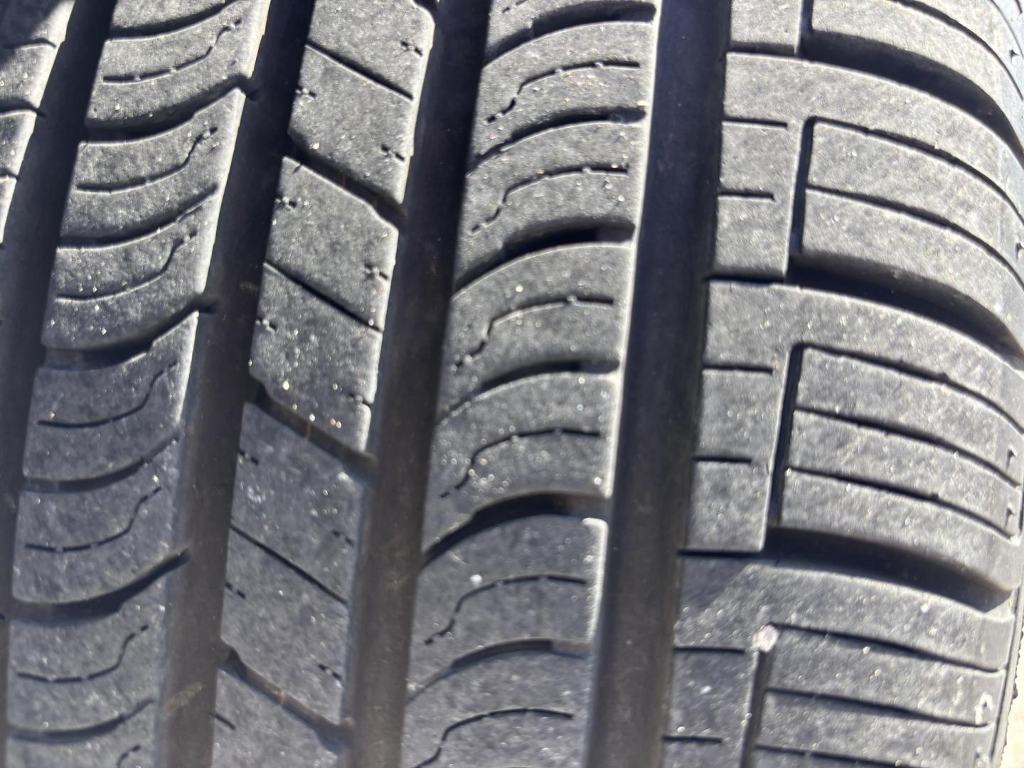 2012 WHITE /Cloth Honda Civic EX Sedan 5-Speed AT (2HGFB2F80CH) with an 1.8L L4 SOHC 16V engine, 5-Speed Automatic transmission, located at 11170 Summerlin Square Dr., Fort Myers Beach, FL, 33931, (239) 999-7777, 26.493546, -81.941628 - Photo#24