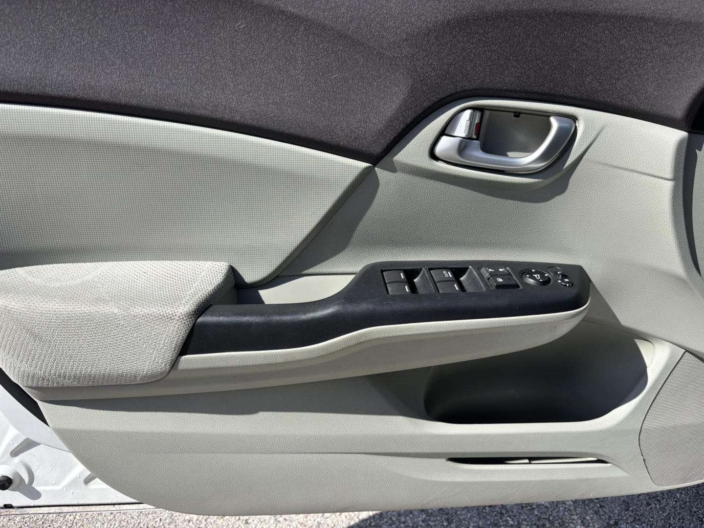 2012 WHITE /Cloth Honda Civic EX Sedan 5-Speed AT (2HGFB2F80CH) with an 1.8L L4 SOHC 16V engine, 5-Speed Automatic transmission, located at 11170 Summerlin Square Dr., Fort Myers Beach, FL, 33931, (239) 999-7777, 26.493546, -81.941628 - Photo#23