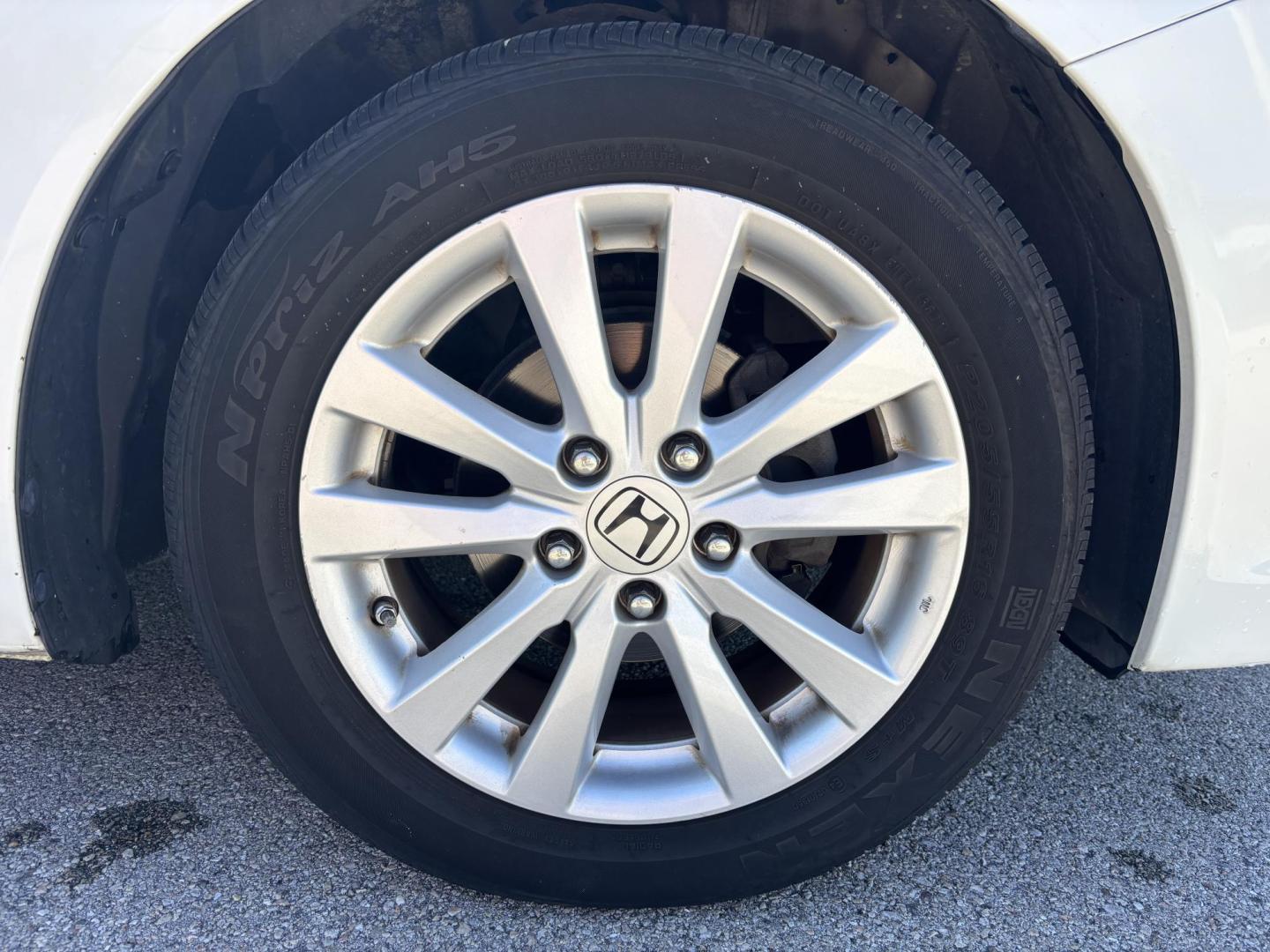 2012 WHITE /Cloth Honda Civic EX Sedan 5-Speed AT (2HGFB2F80CH) with an 1.8L L4 SOHC 16V engine, 5-Speed Automatic transmission, located at 11170 Summerlin Square Dr., Fort Myers Beach, FL, 33931, (239) 999-7777, 26.493546, -81.941628 - Photo#25