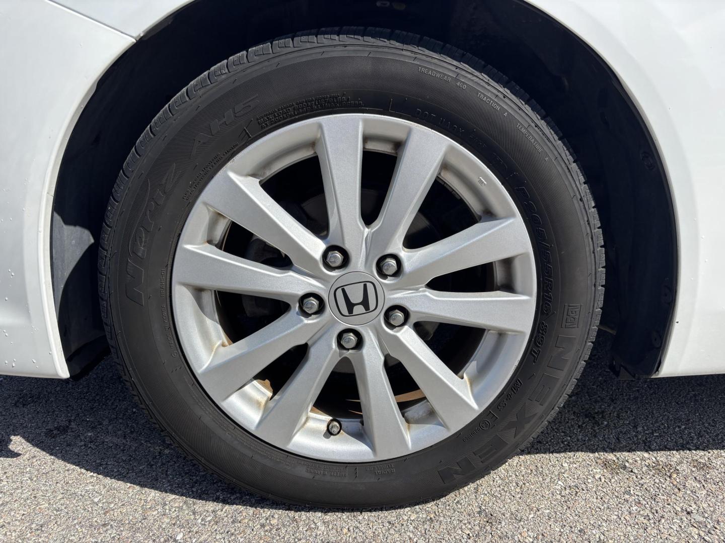 2012 WHITE /Cloth Honda Civic EX Sedan 5-Speed AT (2HGFB2F80CH) with an 1.8L L4 SOHC 16V engine, 5-Speed Automatic transmission, located at 11170 Summerlin Square Dr., Fort Myers Beach, FL, 33931, (239) 999-7777, 26.493546, -81.941628 - Photo#28