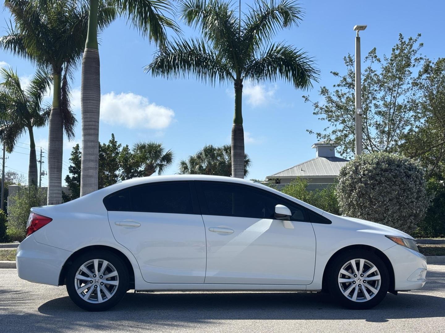 2012 WHITE /Cloth Honda Civic EX Sedan 5-Speed AT (2HGFB2F80CH) with an 1.8L L4 SOHC 16V engine, 5-Speed Automatic transmission, located at 11170 Summerlin Square Dr., Fort Myers Beach, FL, 33931, (239) 999-7777, 26.493546, -81.941628 - Photo#4