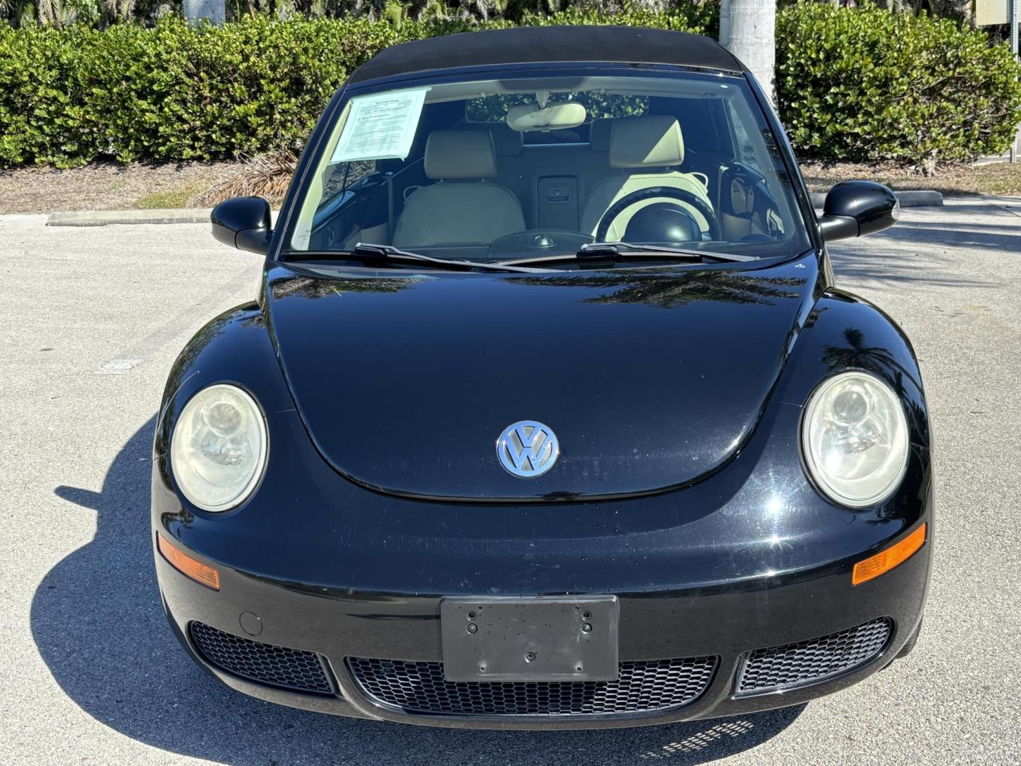 2008 BLACK VOLKSWAGEN NEW BEETLE CONVERTIBLE SE (3VWRF31Y58M) with an 2.5L engine, Automatic transmission, located at 11170 Summerlin Square Dr., Fort Myers Beach, FL, 33931, (239) 999-7777, 26.493546, -81.941628 - Photo#18