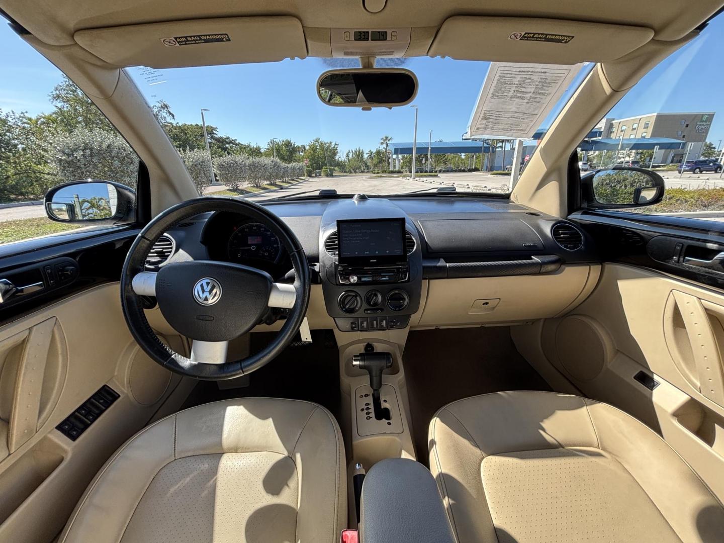 2008 BLACK VOLKSWAGEN NEW BEETLE CONVERTIBLE SE (3VWRF31Y58M) with an 2.5L engine, Automatic transmission, located at 11170 Summerlin Square Dr., Fort Myers Beach, FL, 33931, (239) 999-7777, 26.493546, -81.941628 - Photo#8