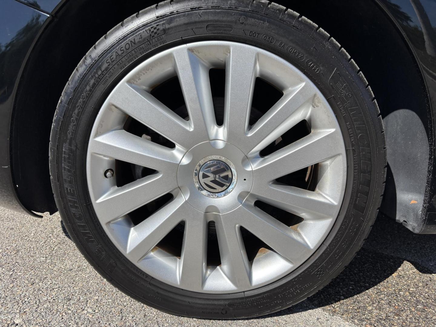 2008 BLACK VOLKSWAGEN NEW BEETLE CONVERTIBLE SE (3VWRF31Y58M) with an 2.5L engine, Automatic transmission, located at 11170 Summerlin Square Dr., Fort Myers Beach, FL, 33931, (239) 999-7777, 26.493546, -81.941628 - Photo#25
